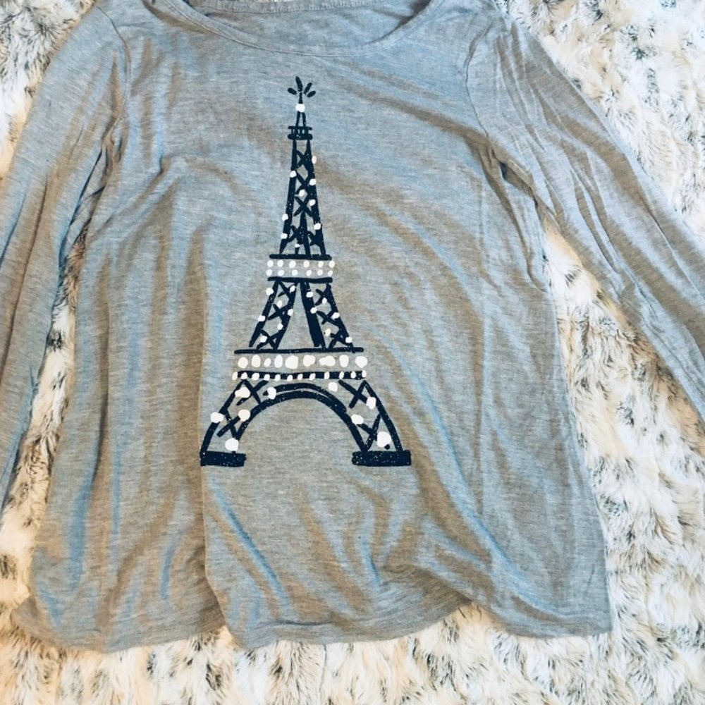 Long sleeve tee shirt.